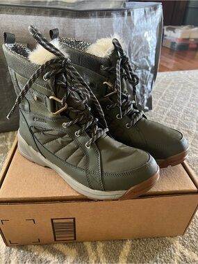 Columbia Olive Green Lace-Up Insulated Winter Boots